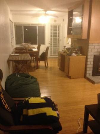 Sublet 1 BR in a College Terrace Apt from 12/20-12/31 ($65/night) 2