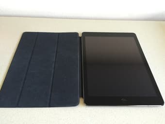 iPad Air (First Generation) — Space Grey — Wifi, 32GB — $400 1