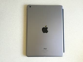 iPad Air (First Generation) — Space Grey — Wifi, 32GB — $400 2