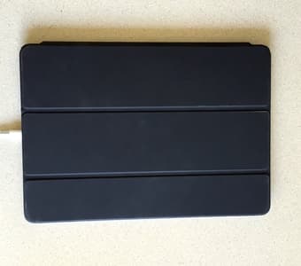 iPad Air (First Generation) — Space Grey — Wifi, 32GB — $400 3
