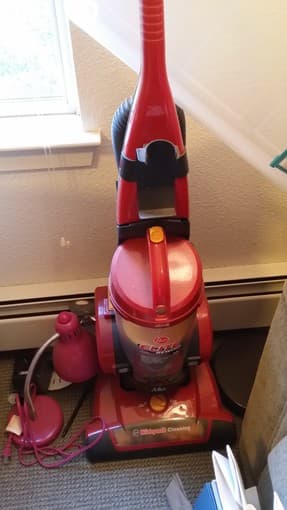 pressure cooker, vacuum, wooden bath rack, floor lamp 1