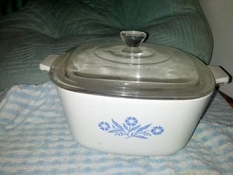 Corning ware casserole dish with lid -- $5 1