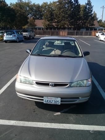 Toyota Corolla 2000 - $3900 2