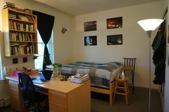 Studio apartment in EV available for sublet 12/1-12/9 and 12/23-1/5 2