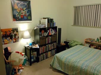 Seeking roommate to share cozy 3bed/2ba apt near SCU - Dec. 1st 3