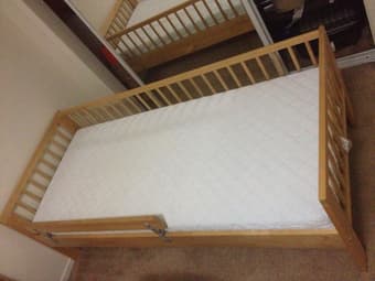 a good child's bed for sale 60$ 1