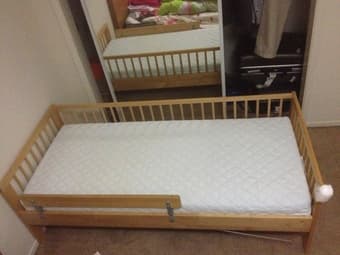 a good child's bed for sale 60$ 2