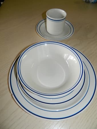 Dinnerware set - $45 (palo alto) 2