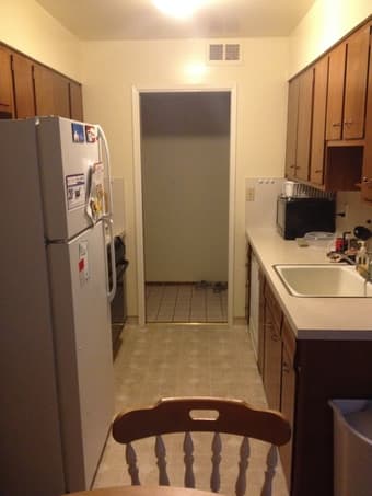 Redwood City: private bed/bath in 2BR/2BA - female only - $1,100/mo 1