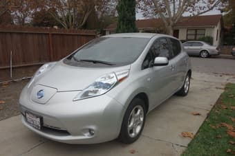 Renting Nissan Leaf 800$/month 3