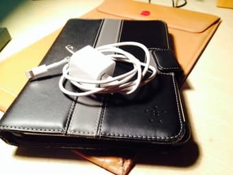 iPad Mini in GREAT condition + belkin case + original charger - $460 3