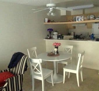 Round White Dinning Table - $150 (san jose downtown) 1
