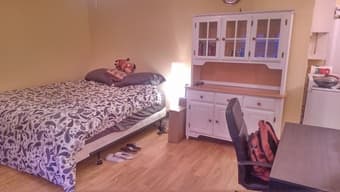 Studio Cottage on Stanford Avenue: Sublease/ Sublet January-March 3