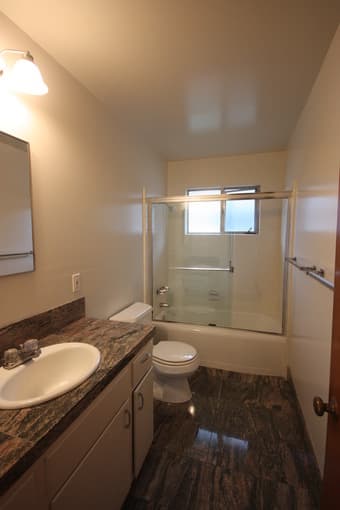 downtown menlo park 2BR apartment sublease - 12/15-1/2 $70/night 3