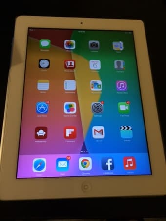 Good Condition Ipad 2 16 GB White Wifi + 3G for sale - $300 OBO 1