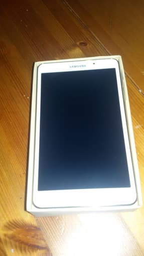 samsung tablet 4  7" Like new excellent condition 155.00$ 3
