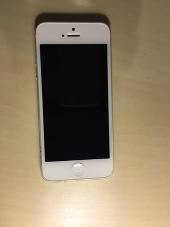 iPhone 5 32GB white, GSM, good condition, NO SIM-lock 1