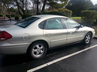 2006 Ford Taurus SE, 128000miles, clean title, $3300 1