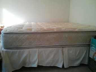 Perfect and superclean simmons king-size bed $150 (moving sale) 2