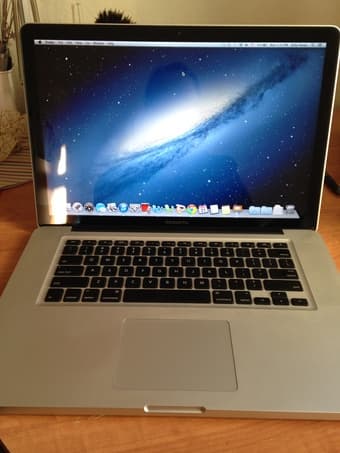 Selling 15inch. Macbook Pro (mid 2010) 1