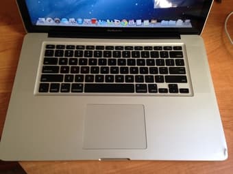 Selling 15inch. Macbook Pro (mid 2010) 2