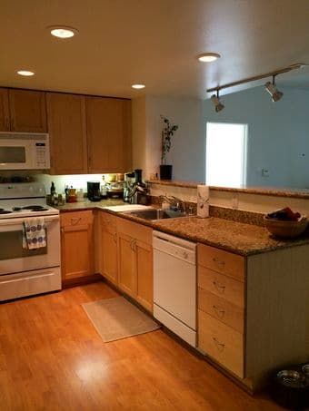 Room available in 3BR/3BA Mountain View apartment starting Jan. 15 1
