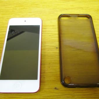 Great Condition 5th Generation iPod Touch 32GB Pink 3