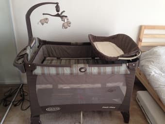 graco napper & changer play yard 1
