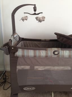 graco napper & changer play yard 2