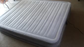 (30 dollars)Air-bed-queen-electronic pump 2