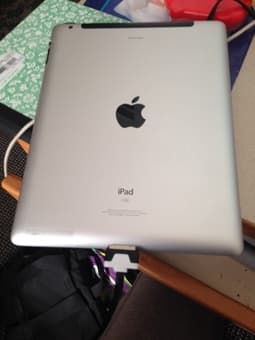 iPad 2 (3G Verizon) White 16GB (and/or looking for Macbook Air trade) 2