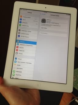 iPad 2 (3G Verizon) White 16GB (and/or looking for Macbook Air trade) 3