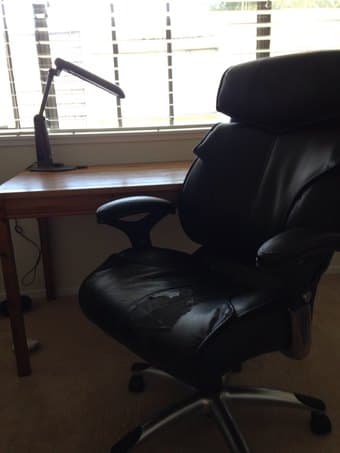 Table and a bonded leather office chair $ 30 each or $50 for both 1