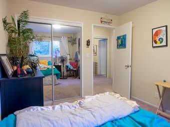 Room in a 2bd/1bath in Menlo Park $1137; roommate and dog included! 3