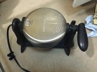 Waffle maker - 20 dollars - new 1