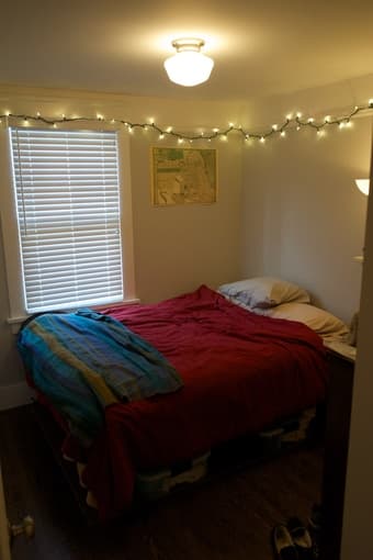 Room available: Downtown San Mateo, 2 blocks from Caltrain 1