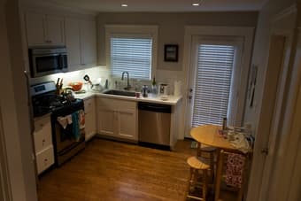 Room available: Downtown San Mateo, 2 blocks from Caltrain 2