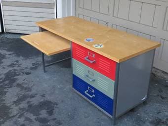 Pottery Barn Children's Desk for Sale 2