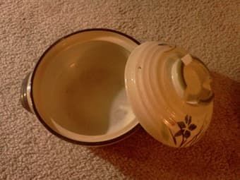 several kitchen items (cooking pot, pans, glass food storages) 3