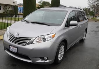 2013 TOYOTA SIENNA XLE EXCELLENT CONDITION 1
