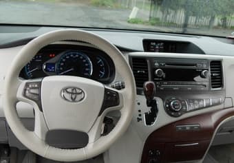 2013 TOYOTA SIENNA XLE EXCELLENT CONDITION 3