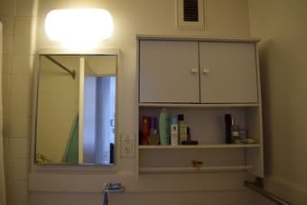 BATHROOM FURNITURE / WHITE WALL CABINET 3