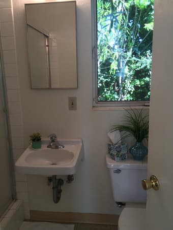 Private Suite with separate entrance close to Stanford Mar 1st 3