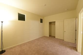 出租2 brs其中一间 (with bathroom) 1