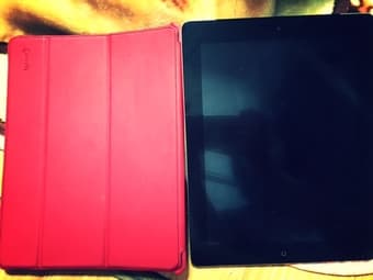 iPad 2 (32G) with a case stand ($200) 2