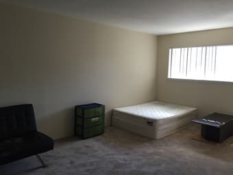 750$ renting our sitting-room 1