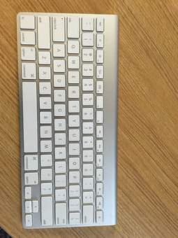 Apple Wireless Keyboard -- Perfect Condition 1