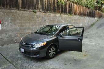 Low Mileage! Clean Carfax! 12500$ TOYOTA Corolla 2011 LE Sedan 2