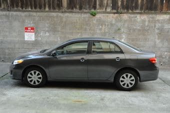 Low Mileage! Clean Carfax! 12500$ TOYOTA Corolla 2011 LE Sedan 3