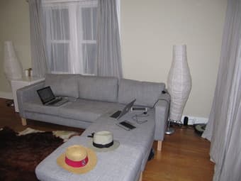 2B2B house (1100/5700 sqf) next Stanford available after 03/15 2